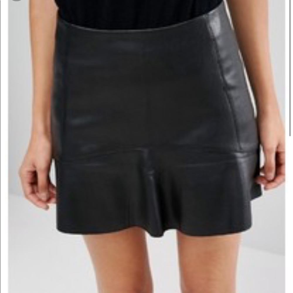 💋Faux Leather Ruffle Hem Mini💋 - Picture 5 of 8